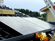 イメージ：太陽電池モジュールを取り付け