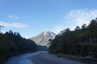 河童橋から望む焼岳