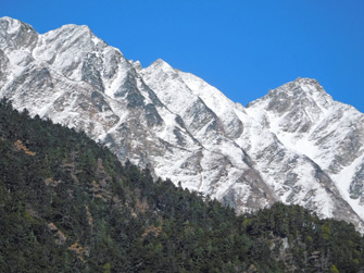 雪と山